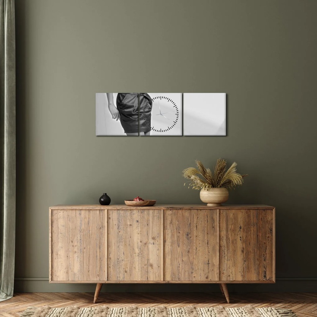 Tablou - Femeie într-o rochie scurtă (cu ceas) (90x30 cm)