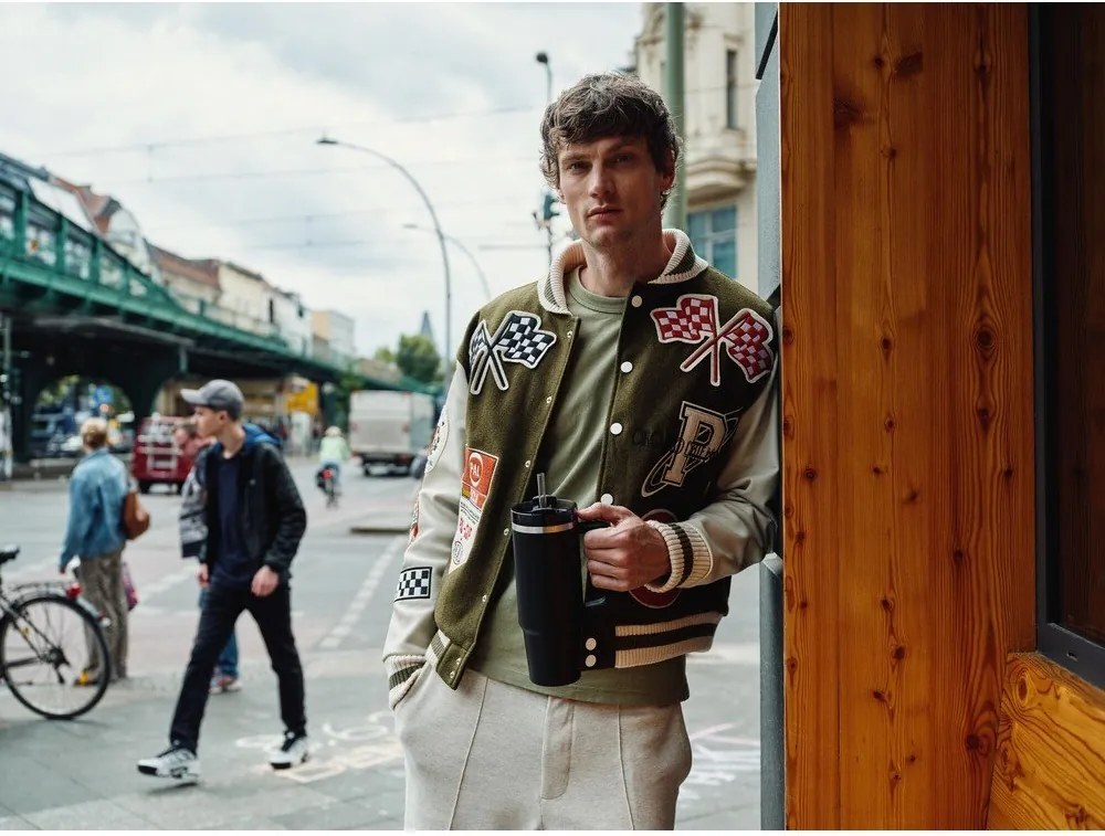 Termos negru cu pai din oțel inoxidabil 890 ml Quencher H2.O FlowState™ Tumbler Black 2.0 – Stanley