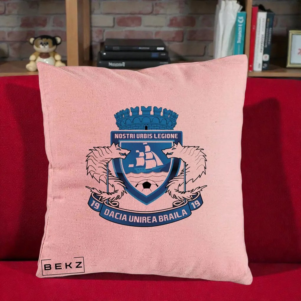 Perna Personalizata Dacia Unirea Braila 1919 Fotbal, 40x40 cm, Roz, Husa Detasabila, Perna Inclusa, BEKZ®