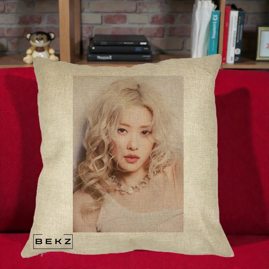 Perna Personalizata K-pop BLACKPINK Rose, 40x40 cm, Crem, Husa Detasabila, Perna Inclusa, BEKZ®