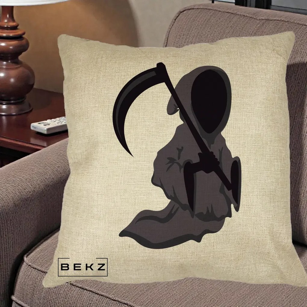 Perna Decorativa Moartea cu Coasa Grim Reaper Halloween, 40x40 cm, Crem, Husa Detasabila, Perna Inclusa, BEKZ®