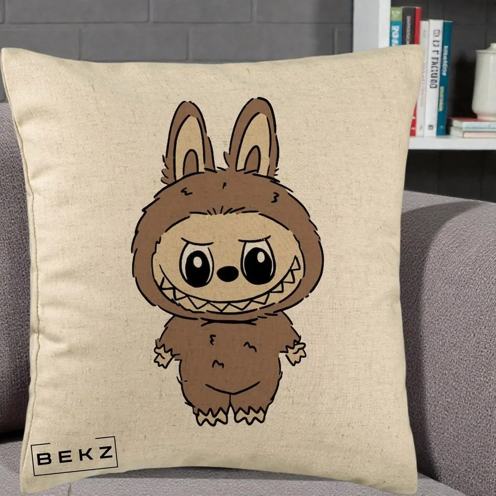 Perna Personalizata Labubu Maro Natural Solo, 40x40 cm, Bej, Husa Detasabila, Perna Inclusa, BEKZ®