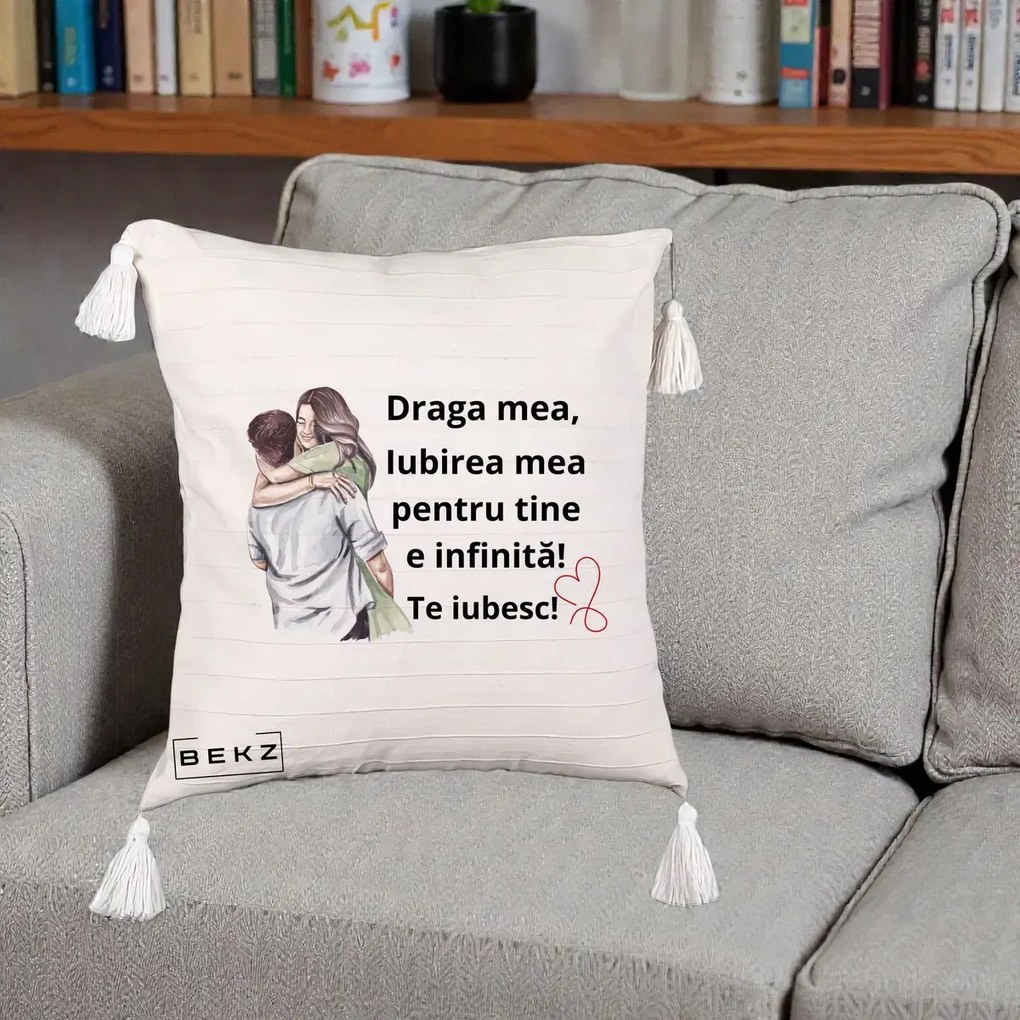 Cadou pentru Iubita - Perna Personalizata Draga Mea Iubirea Mea Infinita Te Iubesc cu Cuplu Acuarela, 40x40 cm, Bej cu Franjuri, Husa Detasabila, Perna Inclusa, BEKZ®