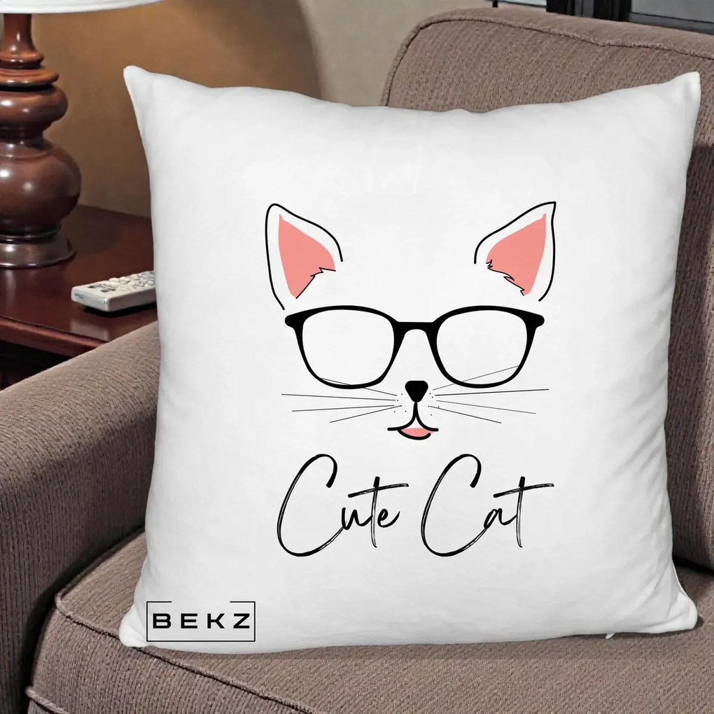 Perna Personalizata Cute Cat cu Ochelari, 40x40 cm, Alb Pufos, Husa Detasabila, Perna Inclusa, BEKZ®