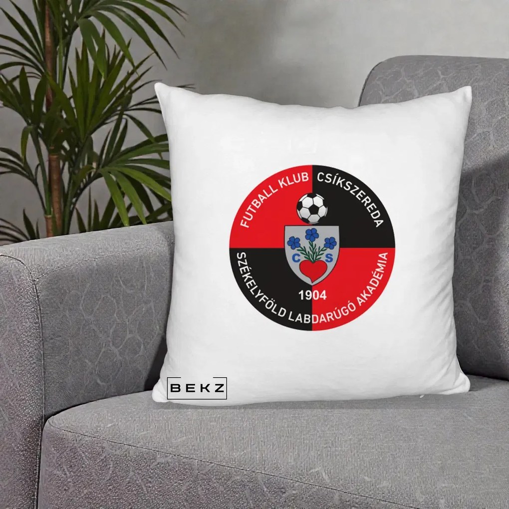 Perna Personalizata FK Csikszereda 1904 Fotbal, 40x40 cm, Alb Pufos, Husa Detasabila, Perna Inclusa, BEKZ®