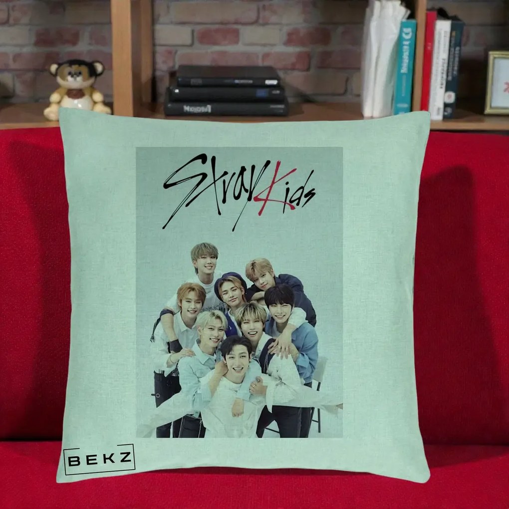 Perna Personalizata K-pop Stray Kids cu Foto Grup Alb-Albastru, 40x40 cm, Verde Menta, Husa Detasabila, Perna Inclusa, BEKZ®