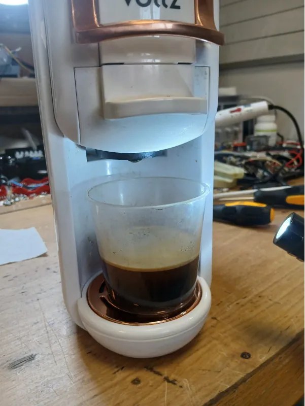 La mâna a doua: Espressor cafea macinata si capsule 8in1 Oliver Voltz OV51171M8R, 1450W, 19 bar, Alb/Auriu