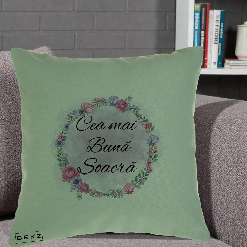 Cadou pentru Soacra - Perna Personalizata Cea mai Buna Soacra cu Coronita Flori Roz si Mov, 40x40 cm, Verde, Husa Detasabila, Perna Inclusa, BEKZ®