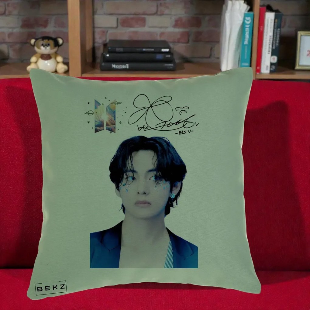 Perna Personalizata K-pop BTS V Taehyung Portret cu Autograf, 40x40 cm, Verde, Husa Detasabila, Perna Inclusa, BEKZ®