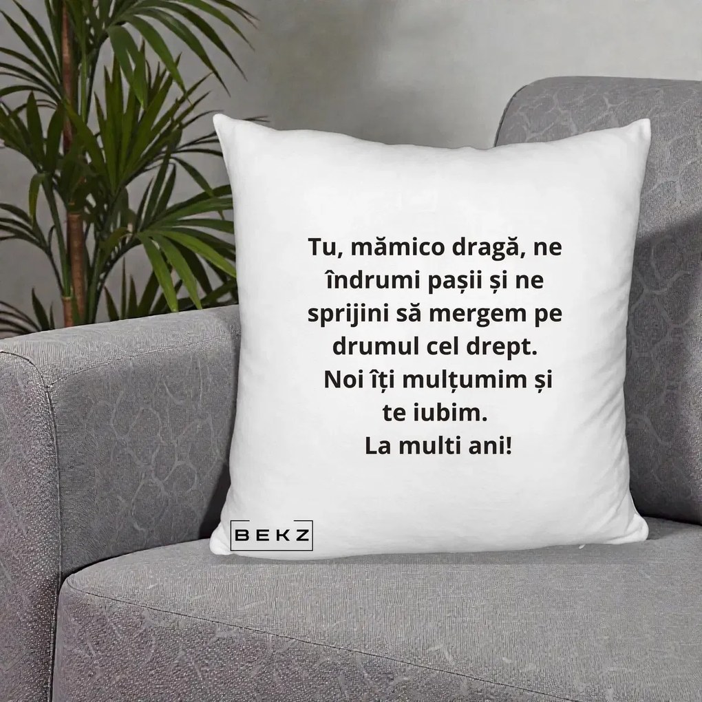 Cadou pentru Mama - Perna Personalizata Mamico Draga Te Iubim La Multi Ani cu Text Negru, 40x40 cm, Alb Pufos, Husa Detasabila, Perna Inclusa, BEKZ®