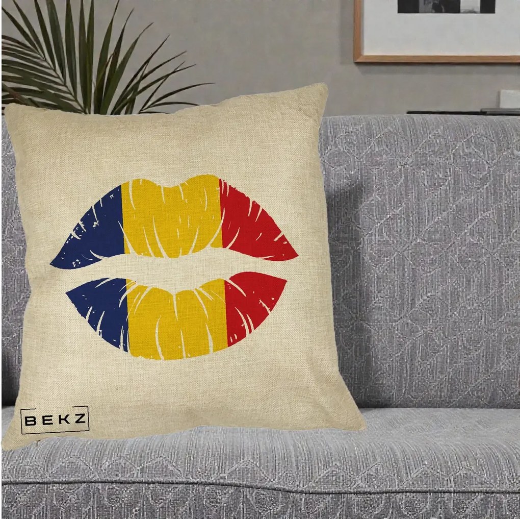 Perna Personalizata Buze Tricolor Romania, 40x40 cm, Crem, Husa Detasabila, Perna Inclusa, BEKZ®