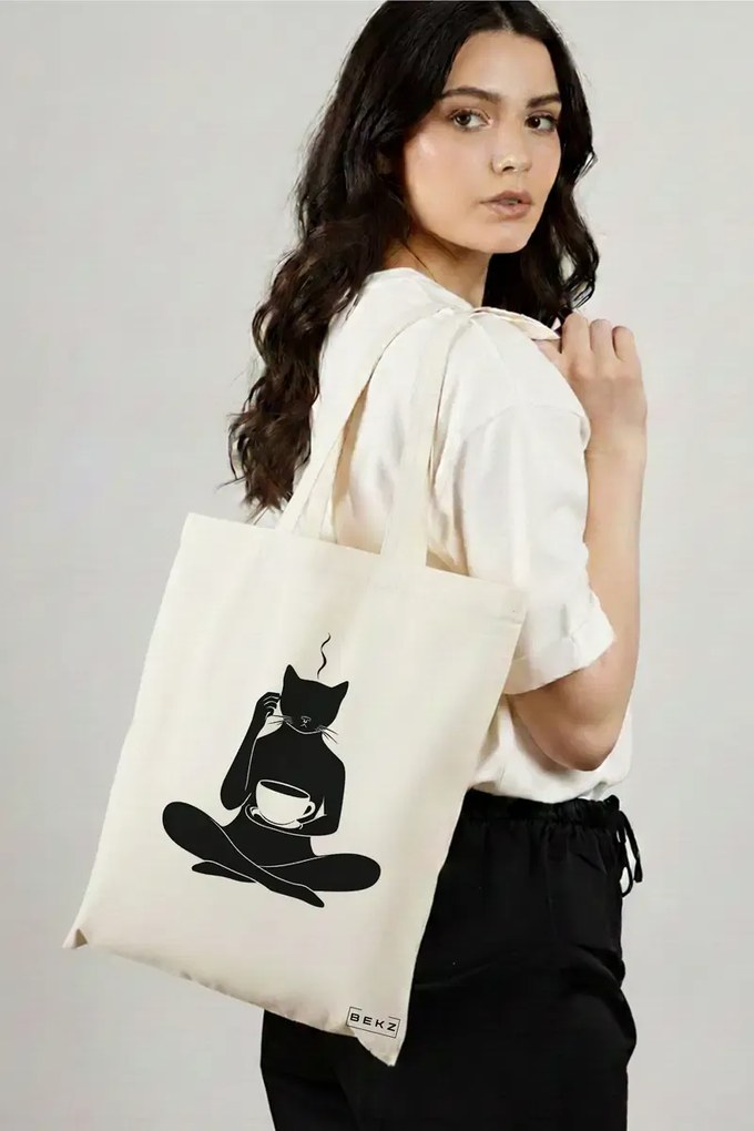 Sacosa de Panza pentru Cumparaturi, Geanta Tote, model Caffeine Cat 17 38 x 34.5 cm, Alba, BEKZ®