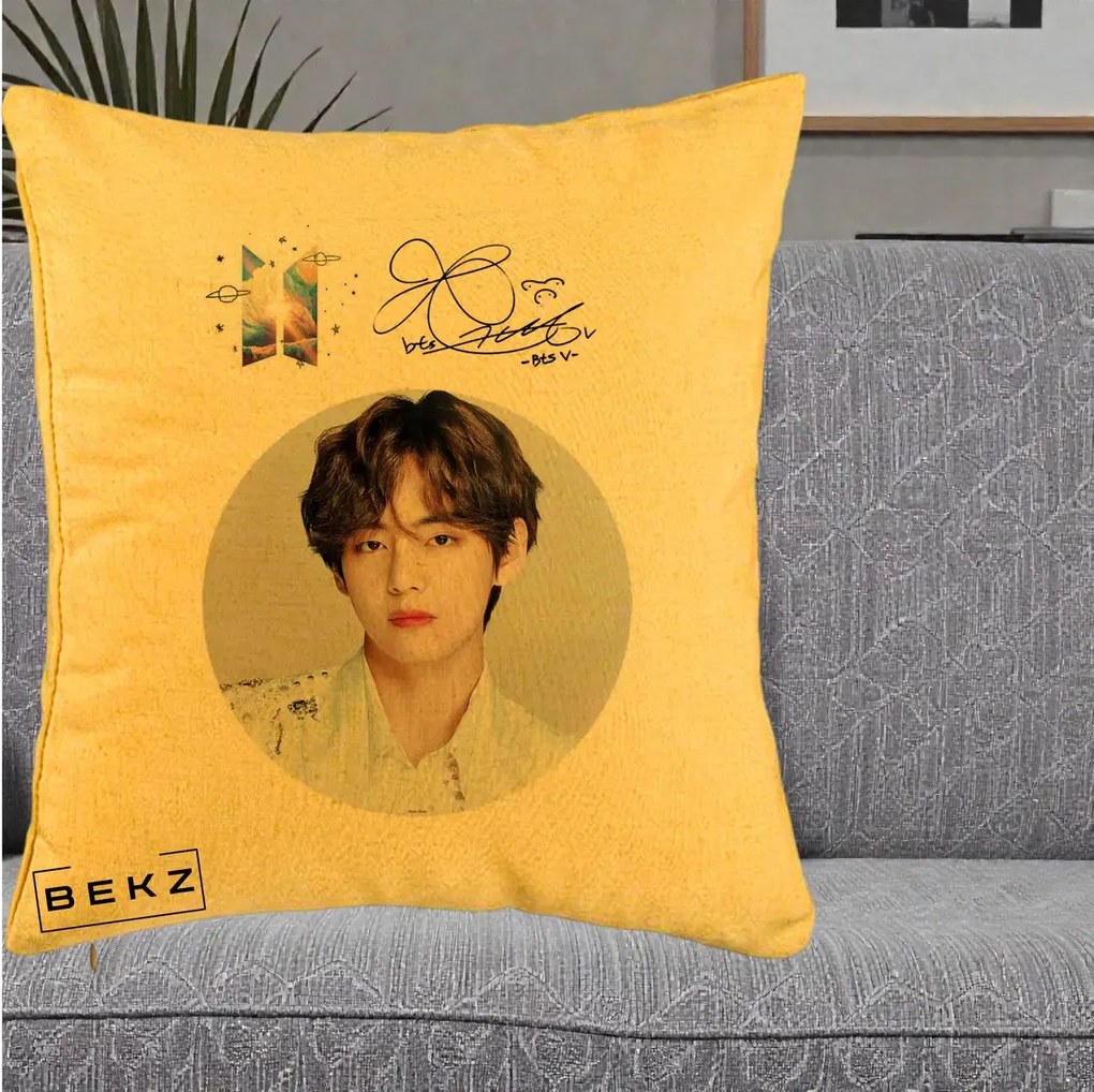 Perna Personalizata K-pop BTS V Taehyung Portret Cerc Autograf, 40x40 cm, Galben, Husa Detasabila, Perna Inclusa, BEKZ®