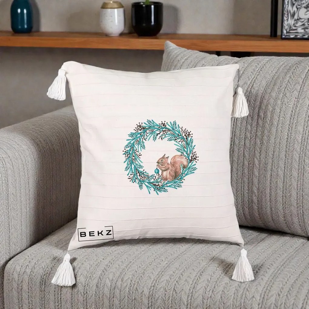 Perna Decorativa Coroana Turcoaz cu Veverita, 40x40 cm, Bej cu Franjuri, Husa Detasabila, Perna Inclusa, BEKZ®