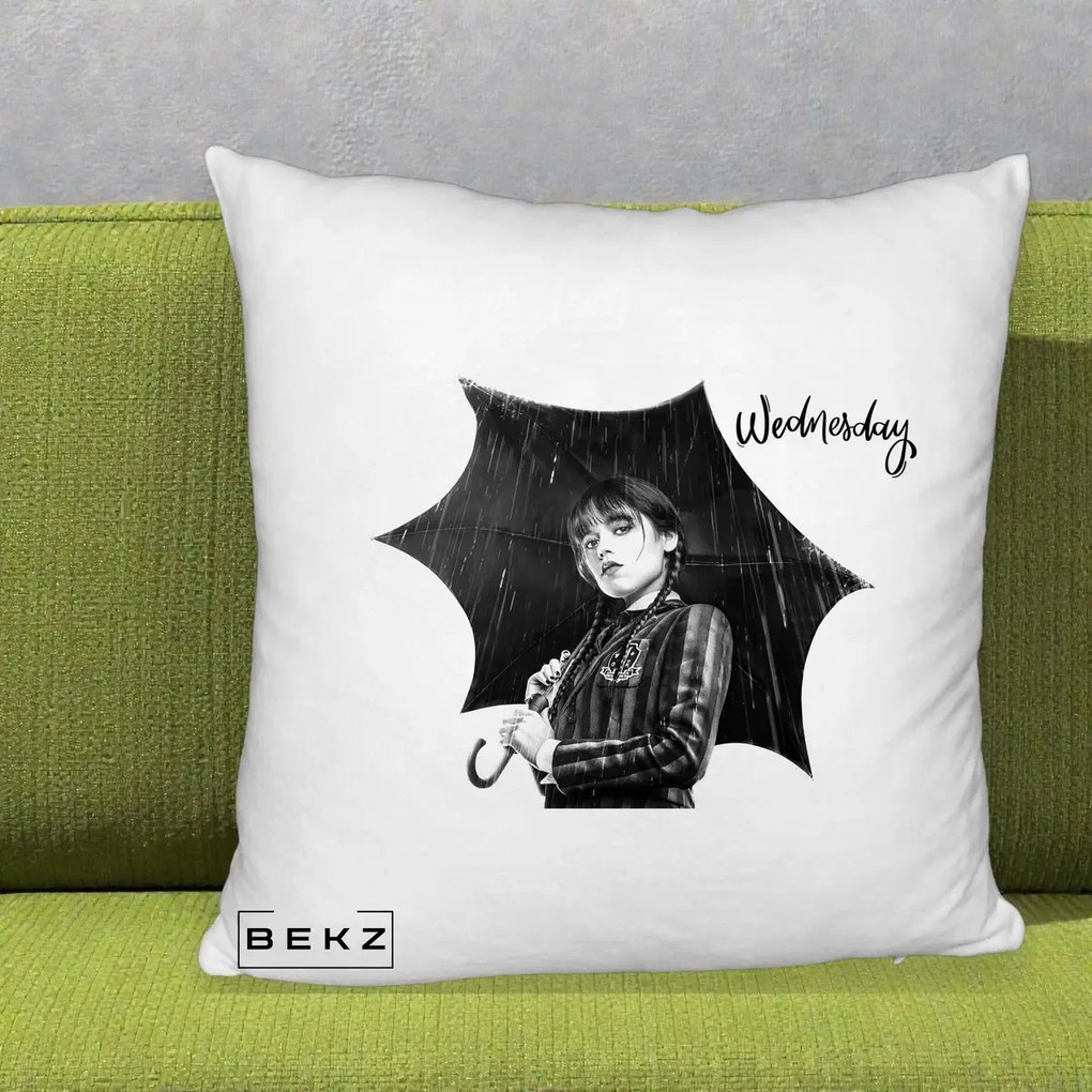 Perna Personalizata Wednesday Addams cu Umbrela Foto, 40x40 cm, Alb Pufos, Husa Detasabila, Perna Inclusa, BEKZ®