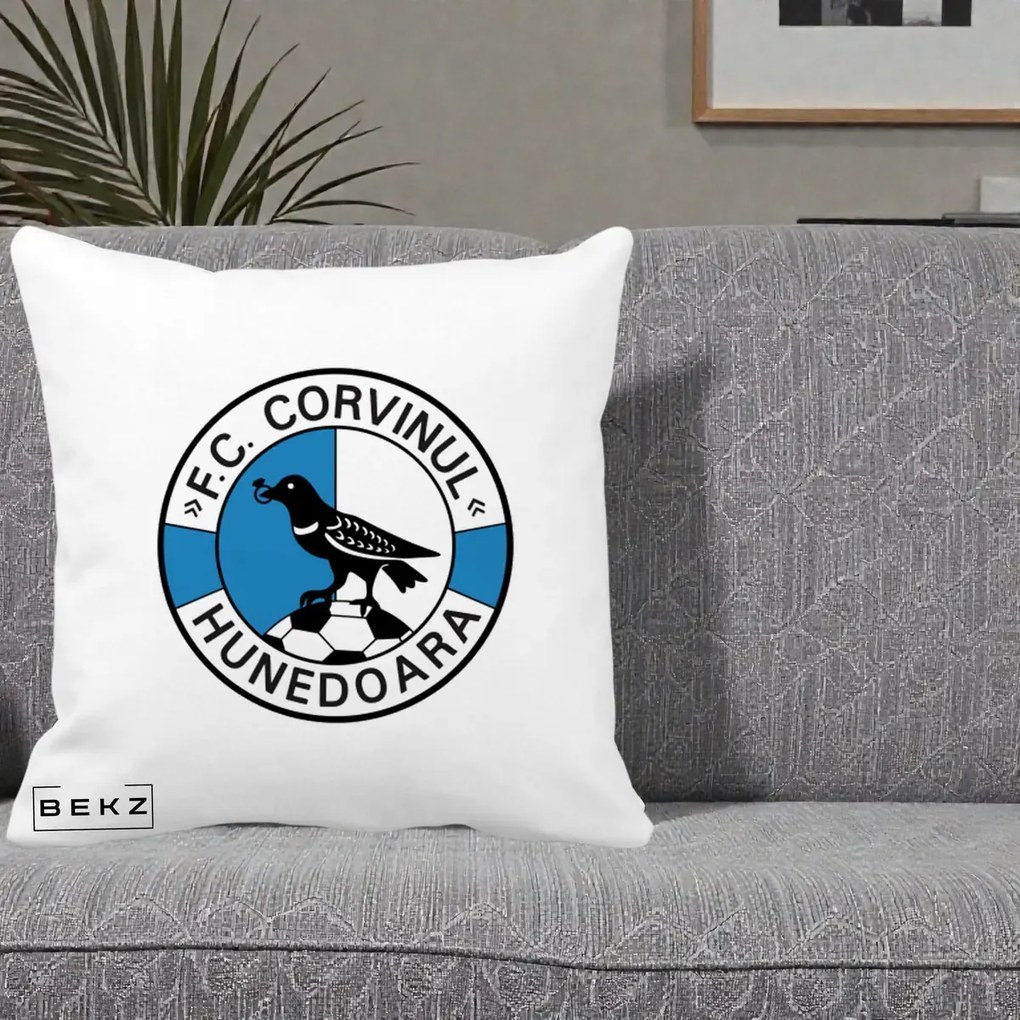 Perna Personalizata FC Corvinul Hunedoara Fotbal, 40x40 cm, Alba Mata, Husa Detasabila, Perna Inclusa, BEKZ®