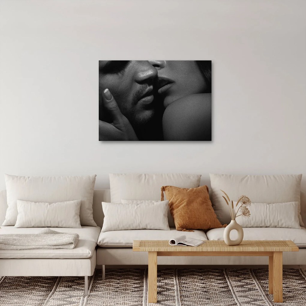 Tablou - Sărutul, fotografie alb-negru (70x50 cm)