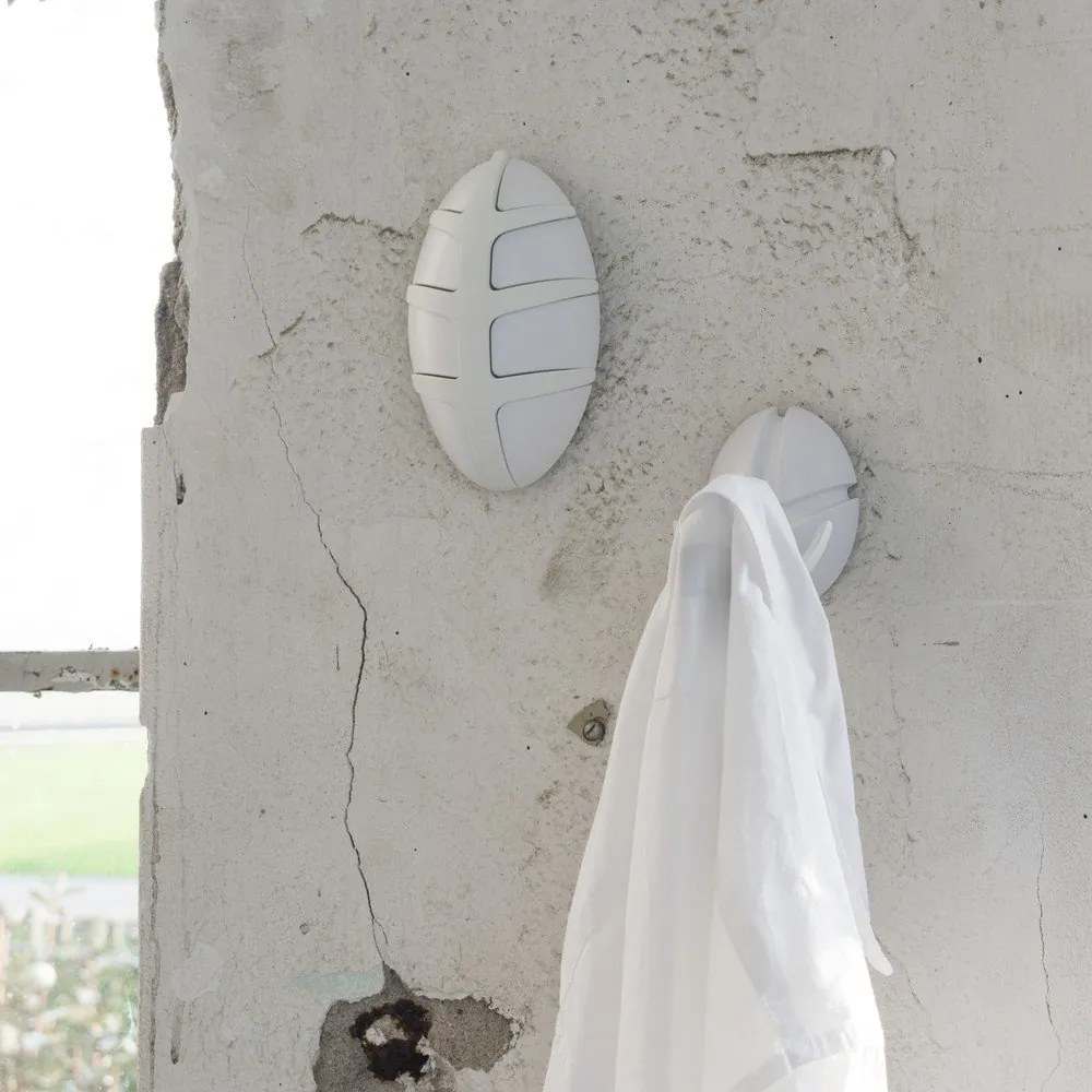 Cârlig alb de montat pe perete din plastic Bug – Spinder Design