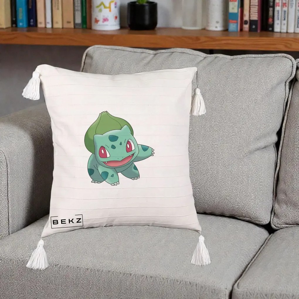 Perna Personalizata Bulbasaur Pokemon, 40x40 cm, Bej cu Franjuri, Husa Detasabila, Perna Inclusa, BEKZ®
