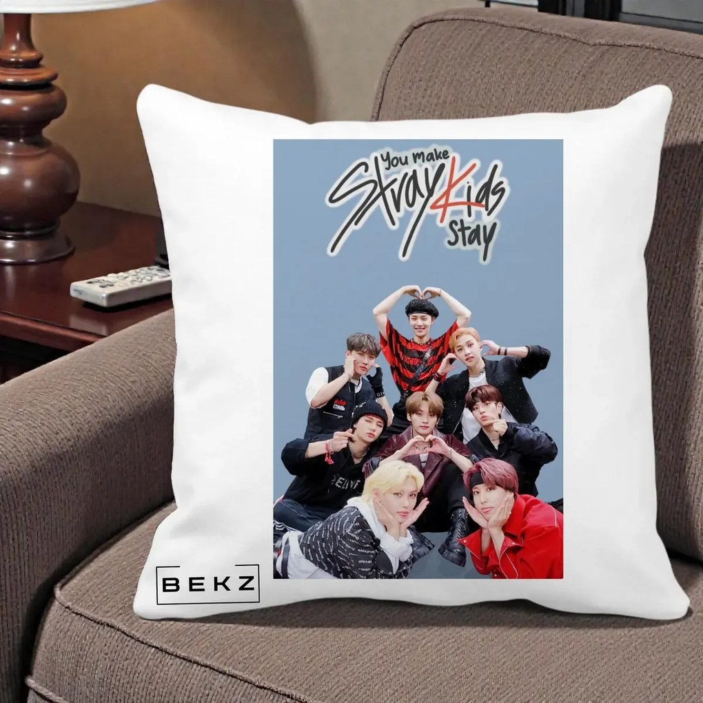 Perna Personalizata K-pop Stray Kids You Make Stray Kids Stay cu Foto Grup, 40x40 cm, Alba Mata, Husa Detasabila, Perna Inclusa, BEKZ®