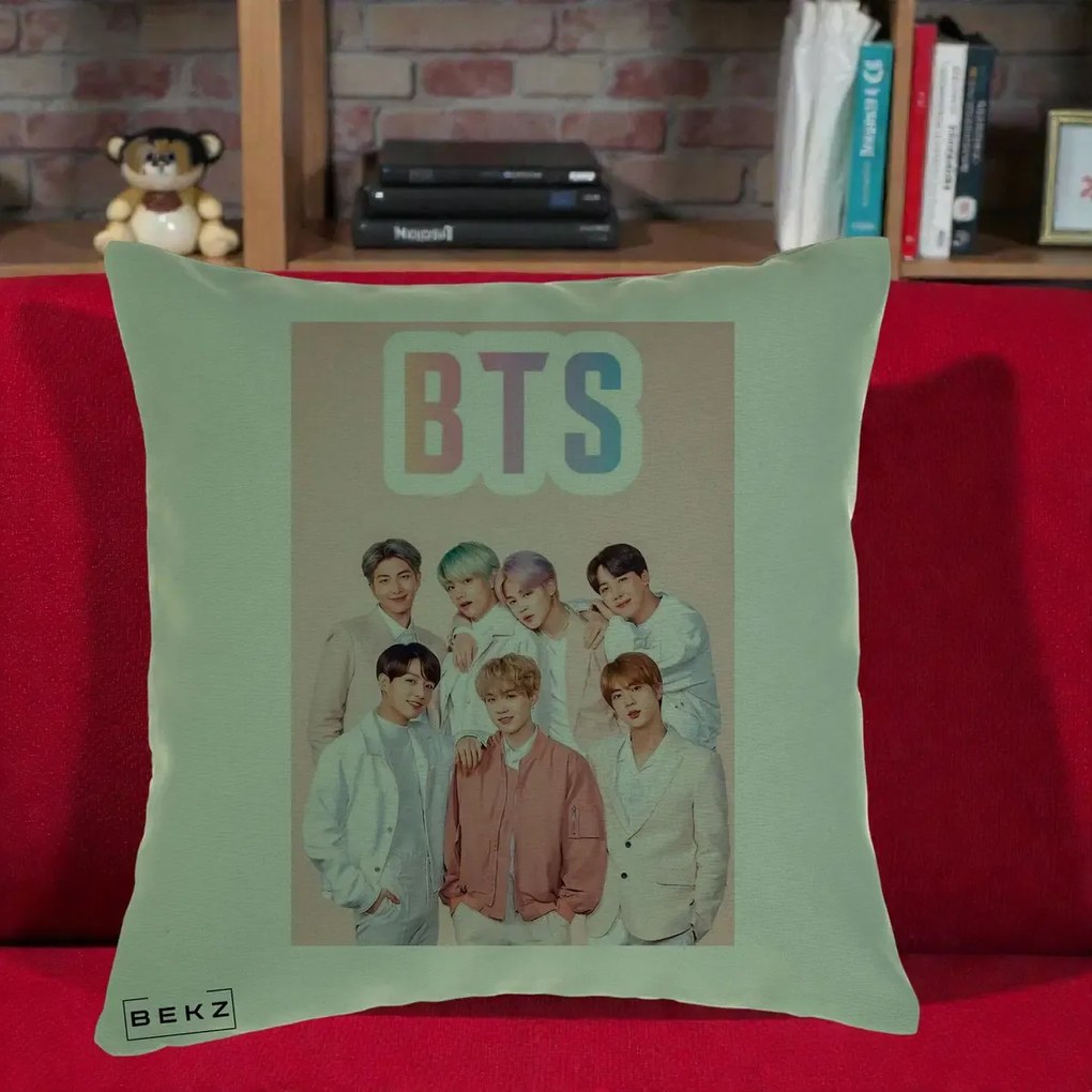 Perna Personalizata K-pop BTS Foto Grup cu BTS si Fond Roz Pastel, 40x40 cm, Verde, Husa Detasabila, Perna Inclusa, BEKZ®
