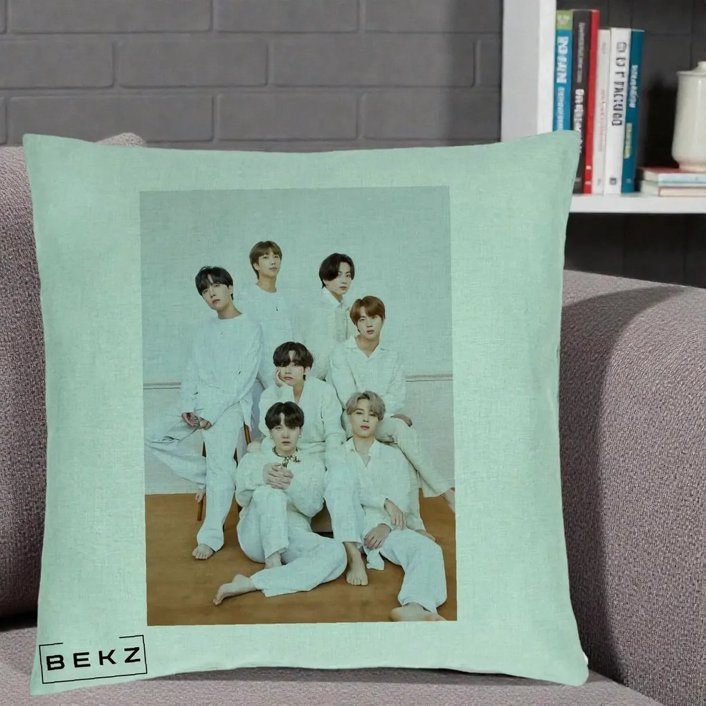 Perna Personalizata K-pop BTS Foto Grup All-White Elegant, 40x40 cm, Verde Menta, Husa Detasabila, Perna Inclusa, BEKZ®