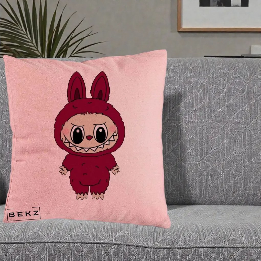Perna Personalizata Labubu Rosu-Visiniu Solo, 40x40 cm, Roz, Husa Detasabila, Perna Inclusa, BEKZ®