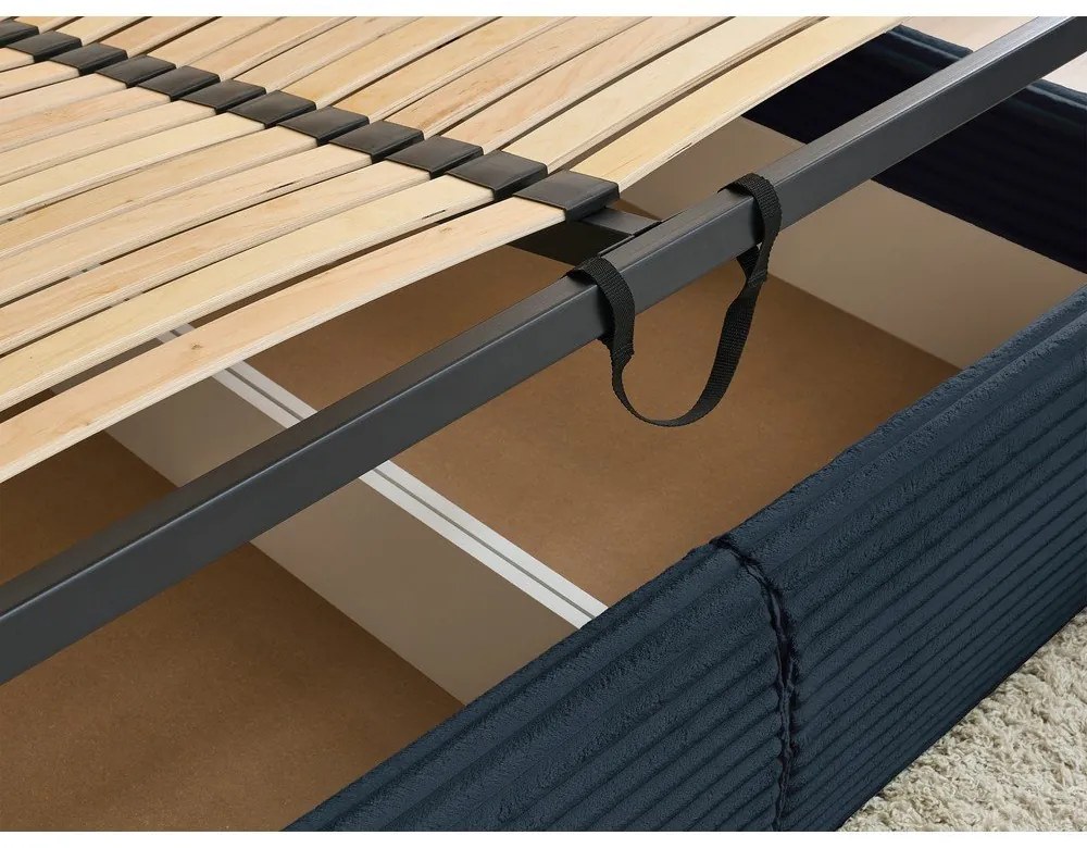 Pat matrimonial albastru închis tapițat cu spațiu de depozitare cu somieră 180x200 cm Jade – Bobochic Paris