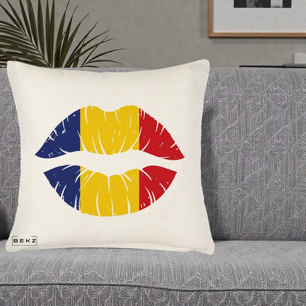Perna Personalizata Buze Tricolor Romania, 40x40 cm, Crem Reliefat, Husa Detasabila, Perna Inclusa, BEKZ®