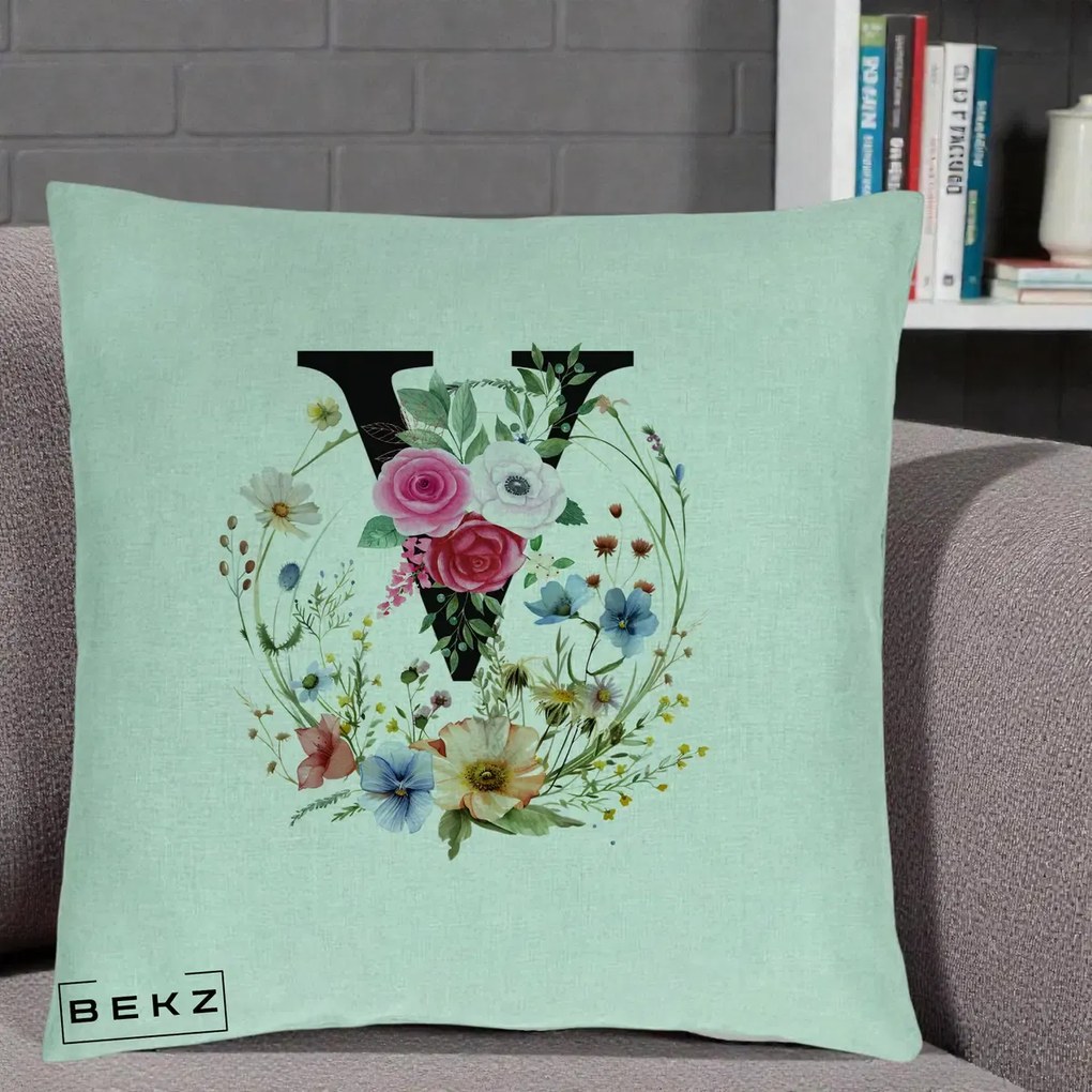 Cadou Personalizat - Perna Personalizata Monograma Florala Litera V cu Coroana, 40x40 cm, Verde Menta, Husa Detasabila, Perna Inclusa, BEKZ®