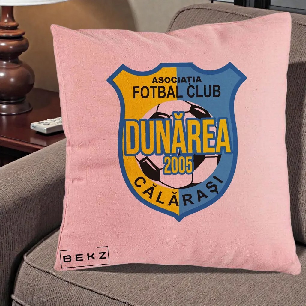 Perna Personalizata AFC Dunarea Calarasi 2005 Fotbal, 40x40 cm, Roz, Husa Detasabila, Perna Inclusa, BEKZ®