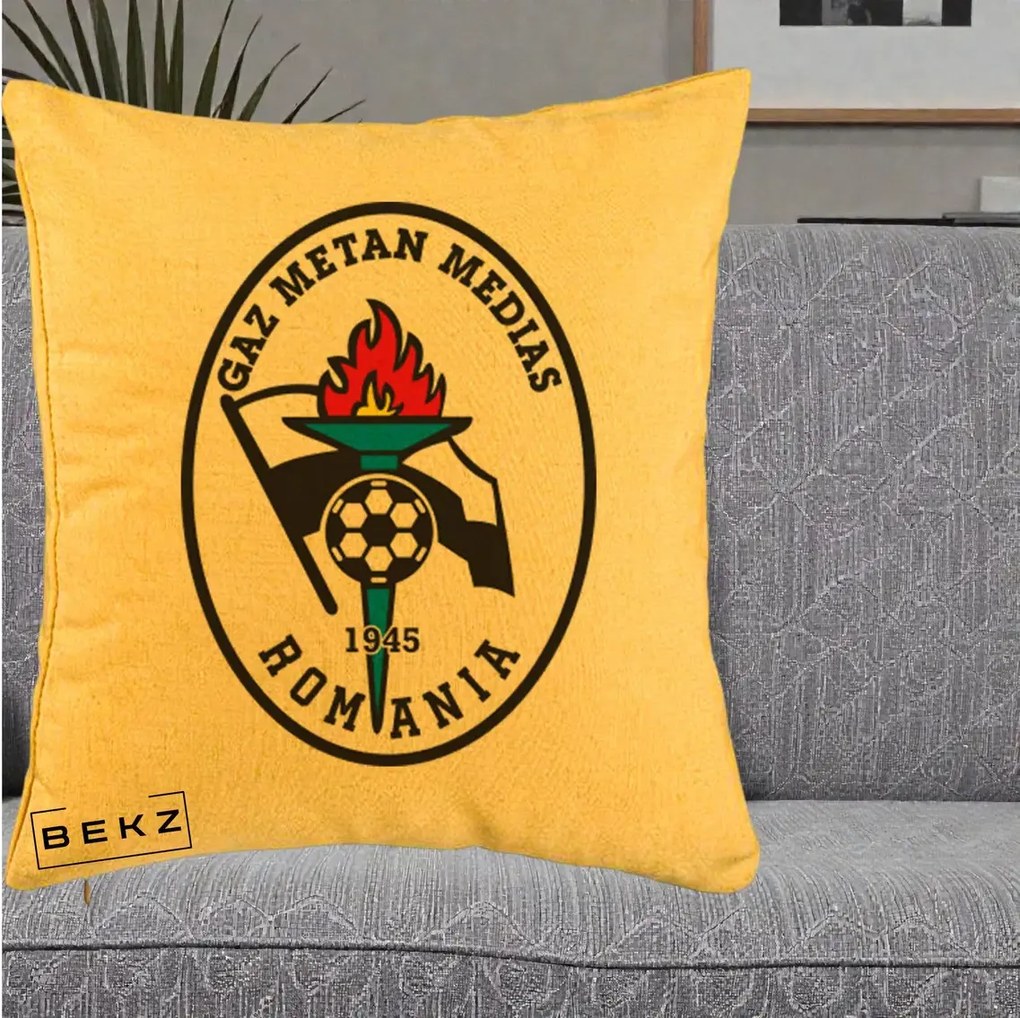 Perna Personalizata Gaz Metan Medias 1945 Fotbal, 40x40 cm, Galben, Husa Detasabila, Perna Inclusa, BEKZ®