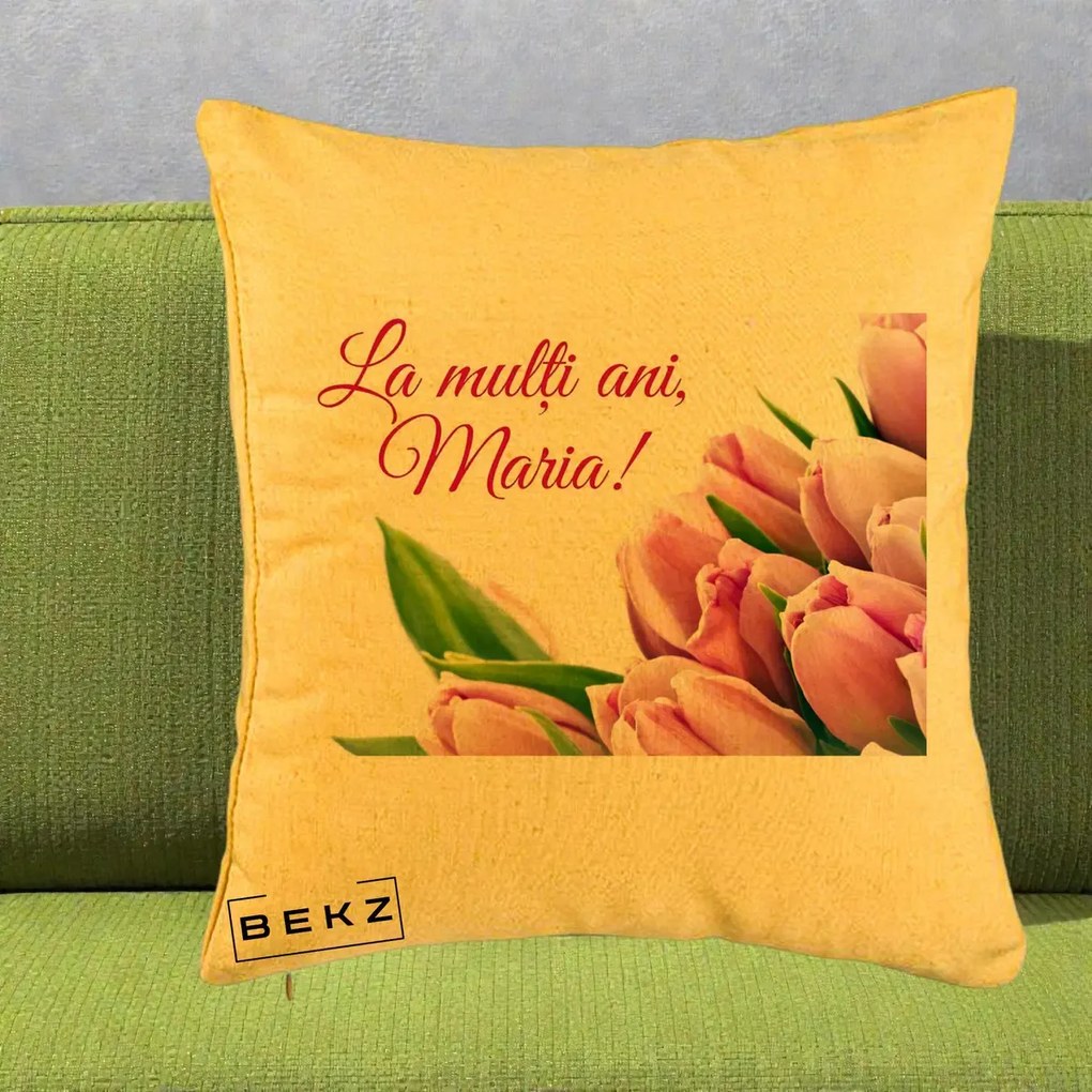 Cadou de Onomastica - Perna Personalizata La Multi Ani Maria Lalele, 40x40 cm, Galben, Husa Detasabila, Perna Inclusa, BEKZ®