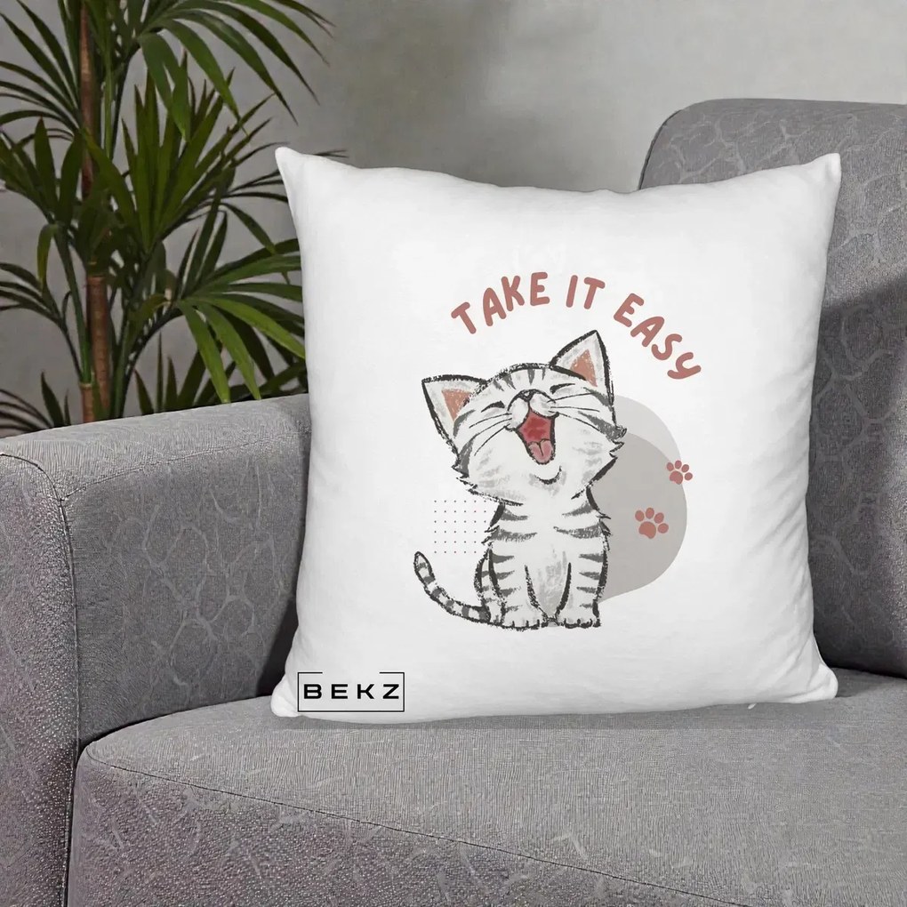 Perna Personalizata Take It Easy Cat, 40x40 cm, Alb Pufos, Husa Detasabila, Perna Inclusa, BEKZ®