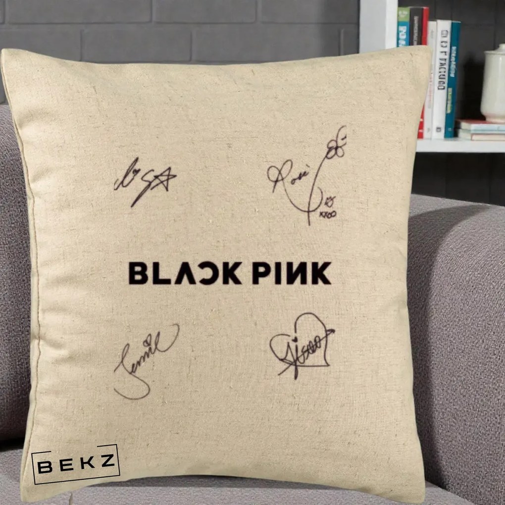 Perna Personalizata K-pop BLACKPINK Tinute Negre Grup Simplu, 40x40 cm, Bej, Husa Detasabila, Perna Inclusa, BEKZ®