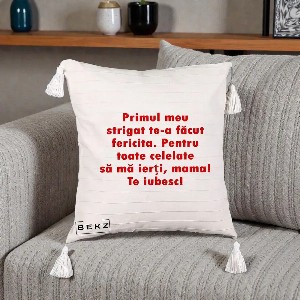 Cadou pentru Mama - Perna Personalizata Primul Strigat Mama, 40x40 cm, Bej cu Franjuri, Husa Detasabila, Perna Inclusa, BEKZ®