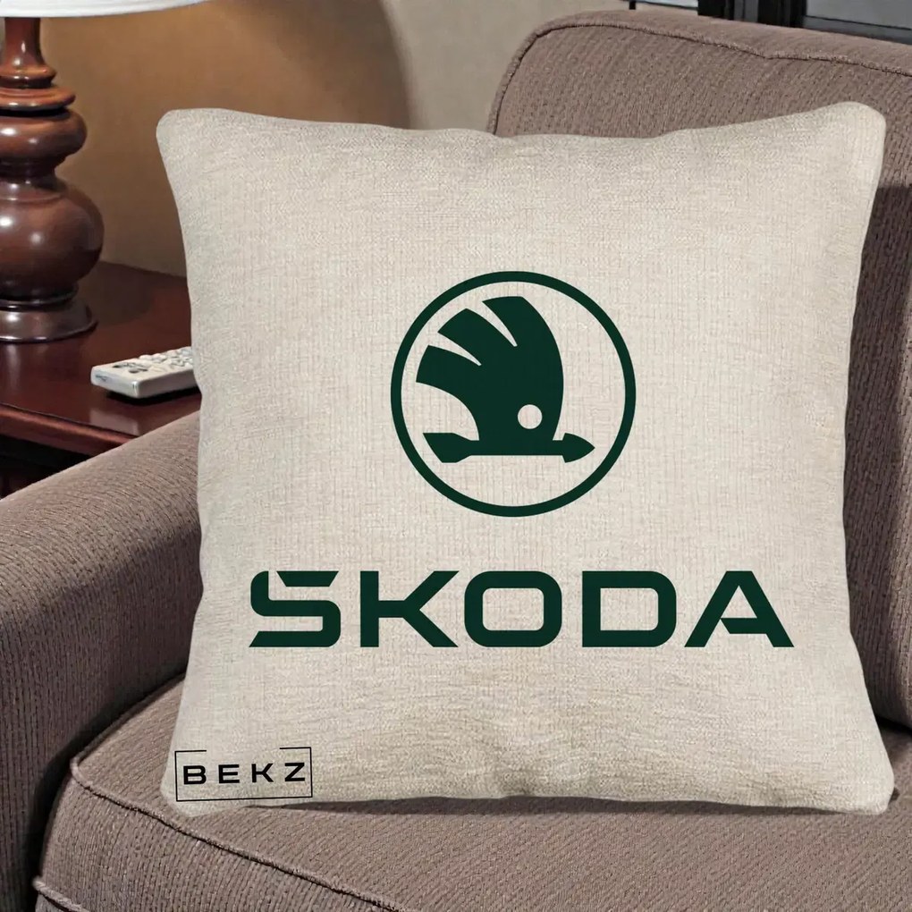 Perna Personalizata cu emblema Skoda, 40x40 cm, Bej Canapea, Husa Detasabila, Perna Inclusa, BEKZ®