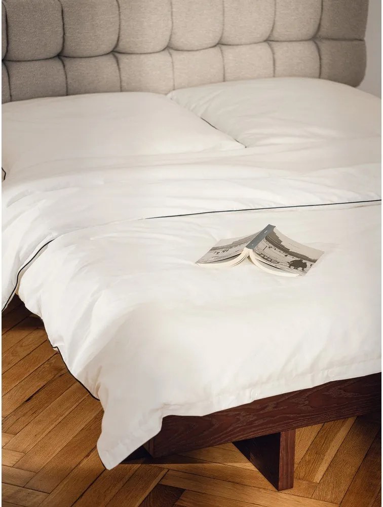 Pat matrimonial maro din MDF cu aspect de lemn de frasin fără tăblie cu somieră 180x200 cm Kito – noo.ma