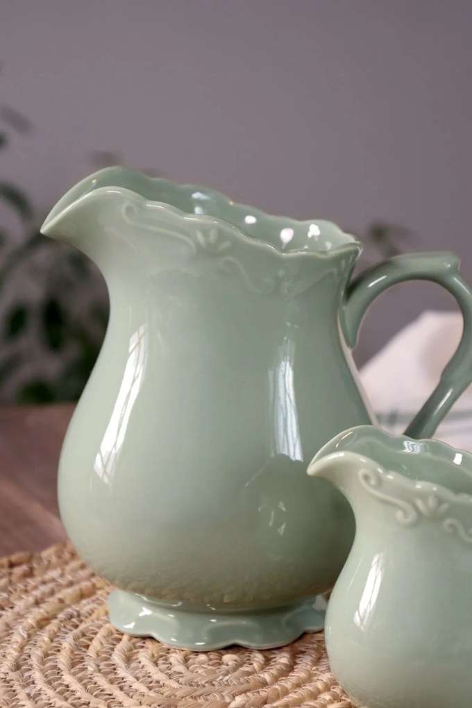 Carafă din porțelan verde mentă, H18 cm, model dantelă în relief, „Provence"