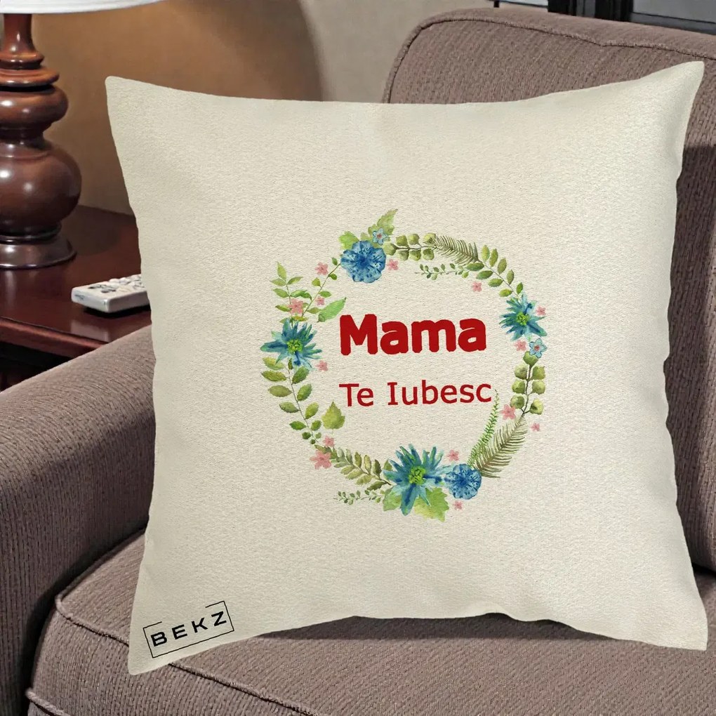 Cadou pentru Mama - Perna Personalizata Mama Te Iubesc Flori Albastre, 40x40 cm, Ecru, Husa Detasabila, Perna Inclusa, BEKZ®