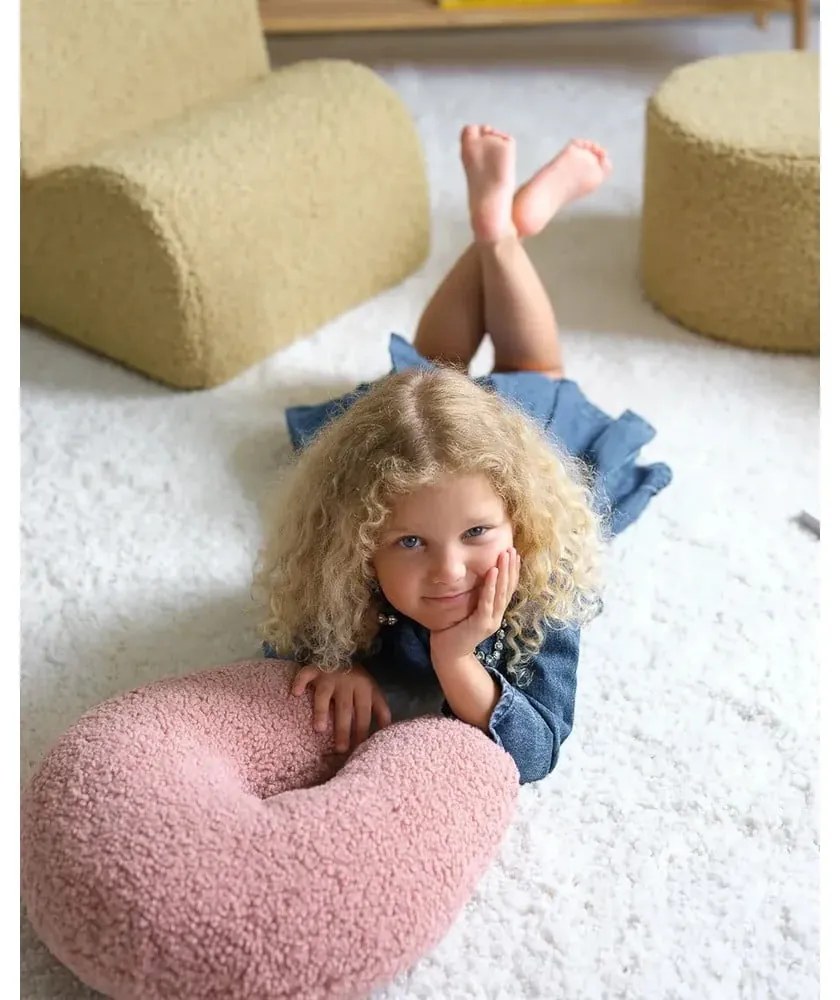 Pernă decorativă pentru copii roz cu tapițerie din țesătură bouclé U – Wigiwama