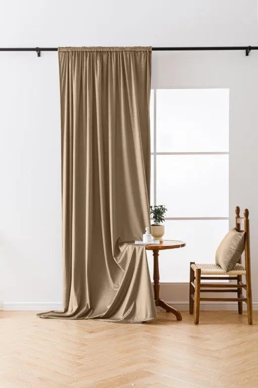 Draperie opaca maro deschis VELVET 135x250 cm Agățat: Rejansa
