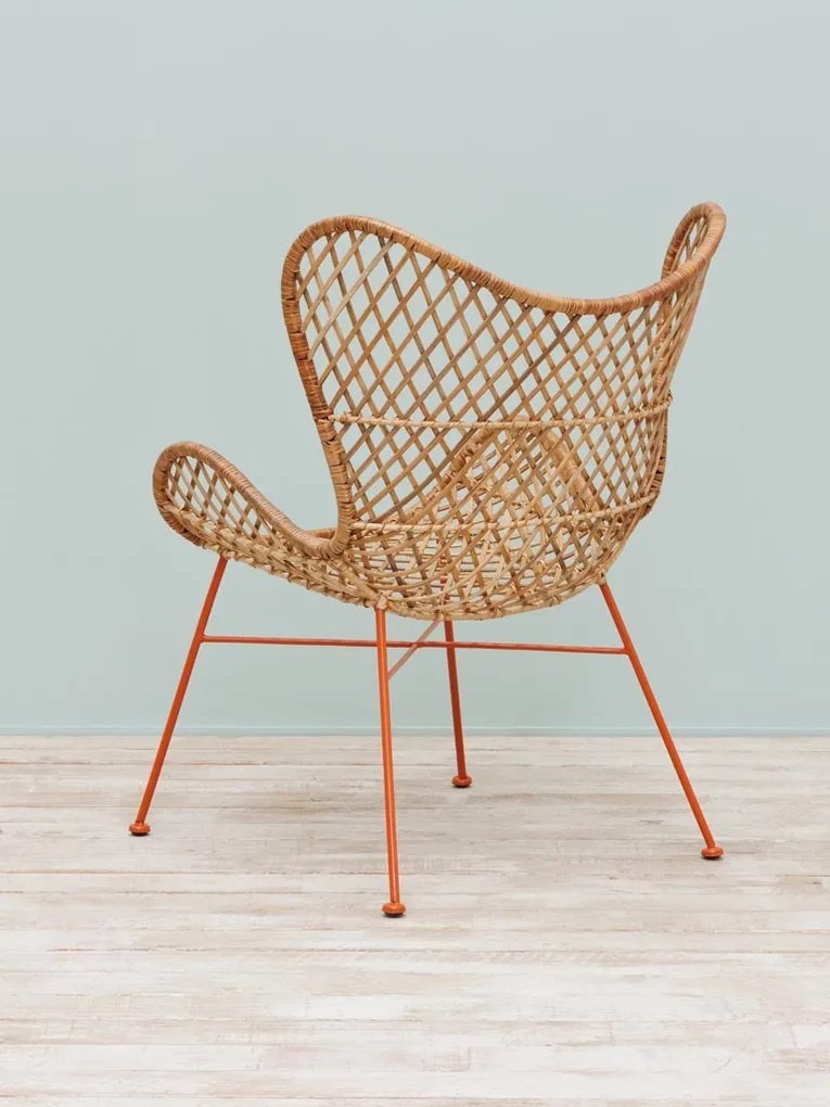 Scaun dining tip fotoliu împletit din ratan, bej, cu spătar în formă de fluture și picioare portocalii din metal, 89,5 x 67,5 x 66 cm, „Tangerine”