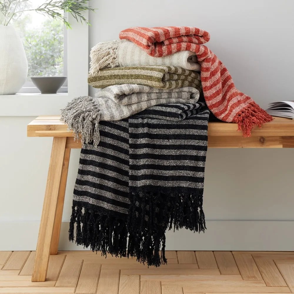 Pătură roșie/portocalie din catifea 130x170 cm Stripe Chenille – Catherine Lansfield