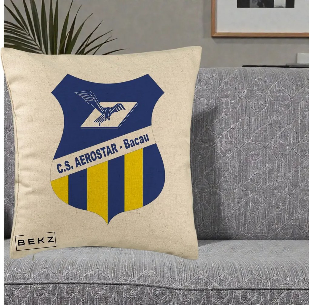 Perna Personalizata CS Aerostar Bacau Fotbal, 40x40 cm, Bej, Husa Detasabila, Perna Inclusa, BEKZ®