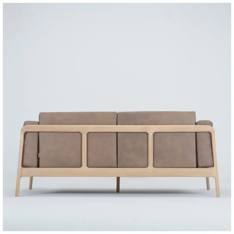 Canapea din piele bovină cu structură din lemn masiv de stejar Gazzda Fawn, maro deschis