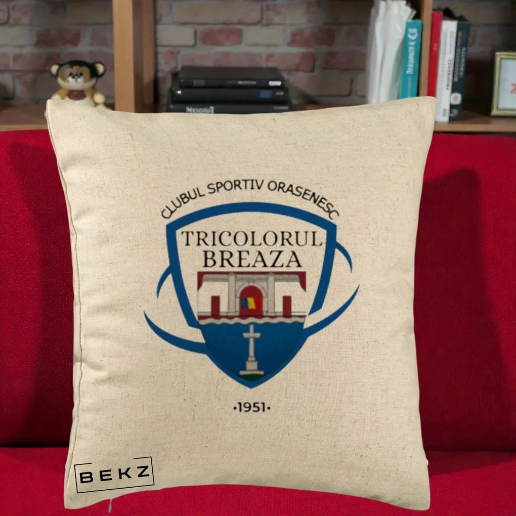Perna Personalizata CSO Tricolorul Breaza 1951, 40x40 cm, Bej, Husa Detasabila, Perna Inclusa, BEKZ®