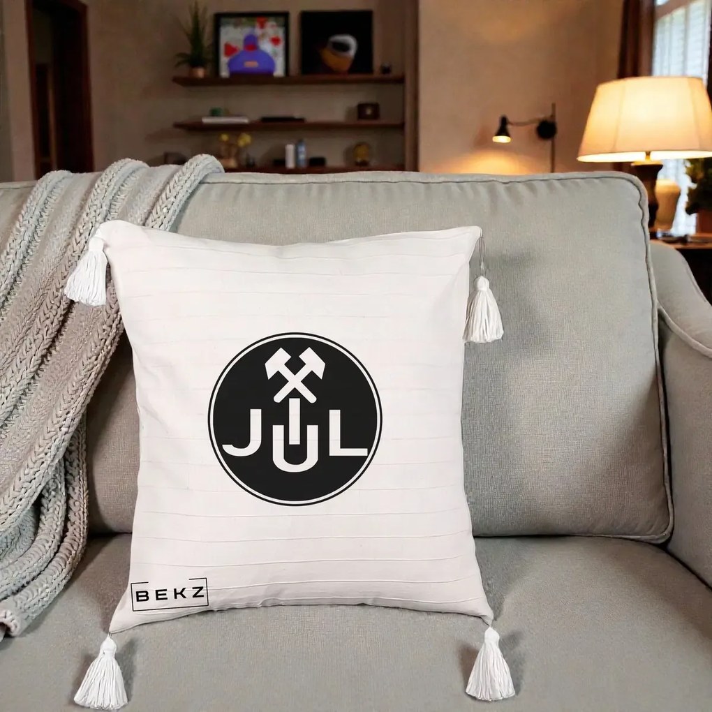 Perna Personalizata JUL Jiul Lupeni Fotbal, 40x40 cm, Bej cu Franjuri, Husa Detasabila, Perna Inclusa, BEKZ®