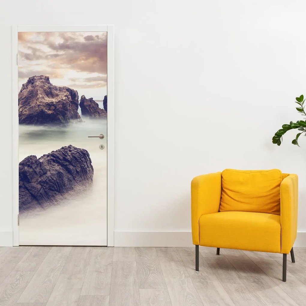 Fototapet pentru ușă - Stânci în ceață (95x205cm)