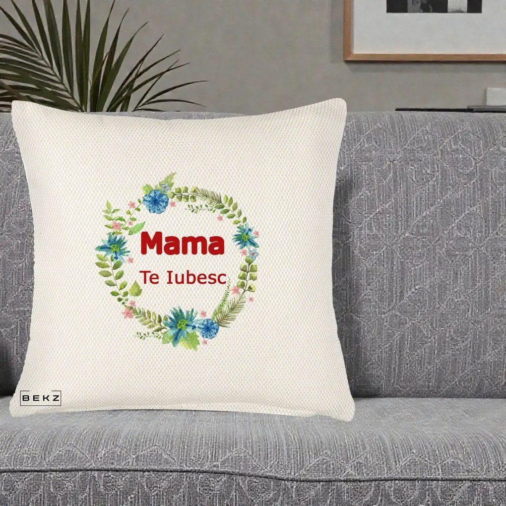 Cadou pentru Mama - Perna Personalizata Mama Te Iubesc Flori Albastre, 40x40 cm, Crem Reliefat, Husa Detasabila, Perna Inclusa, BEKZ®